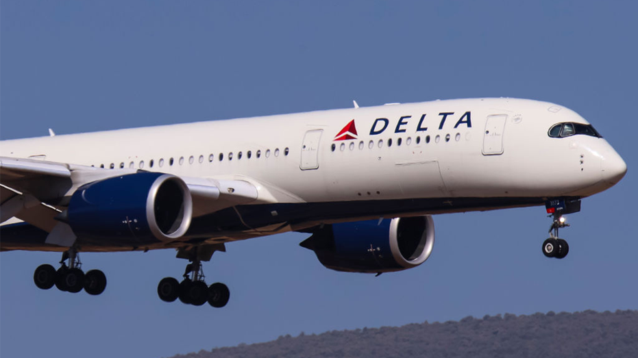 Delta -flight diverted to Minneapolis after severe turbulence, which included 25 people on board the hospital