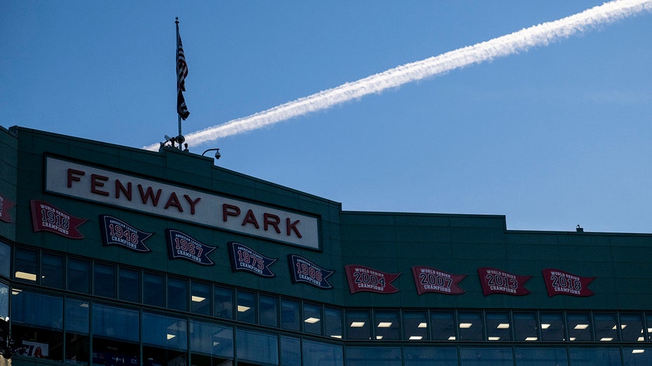 Red Sox fans insisted on skipping buying drinks in Fenway Park while the allowance of employees pops up