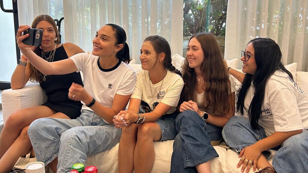 ‘Wonder Woman’ Ster Gal Gadot meets Hamas Captivity Survivors