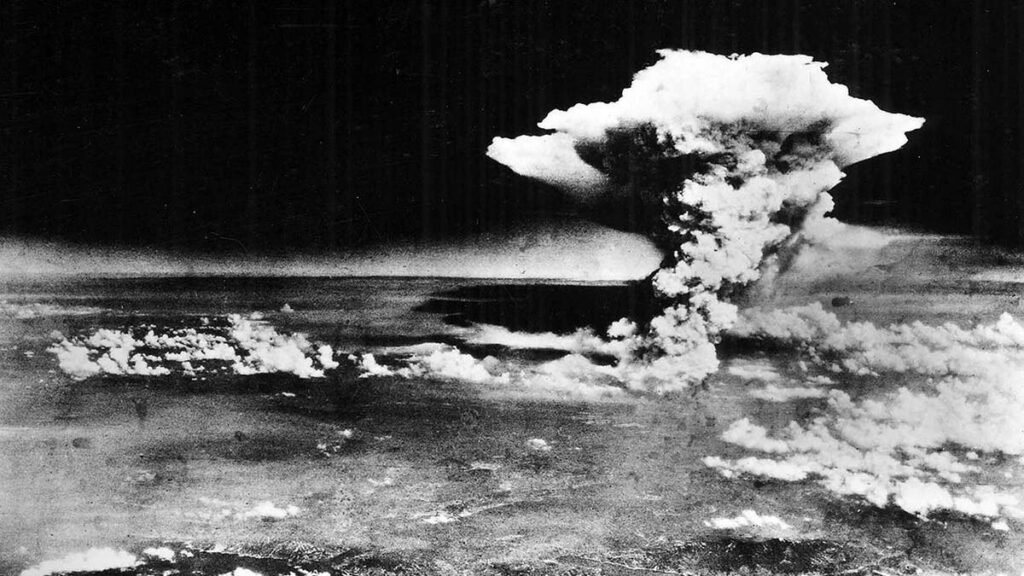Hiroshima -Bombardements emphasizes the nuclear threat from Russia, China