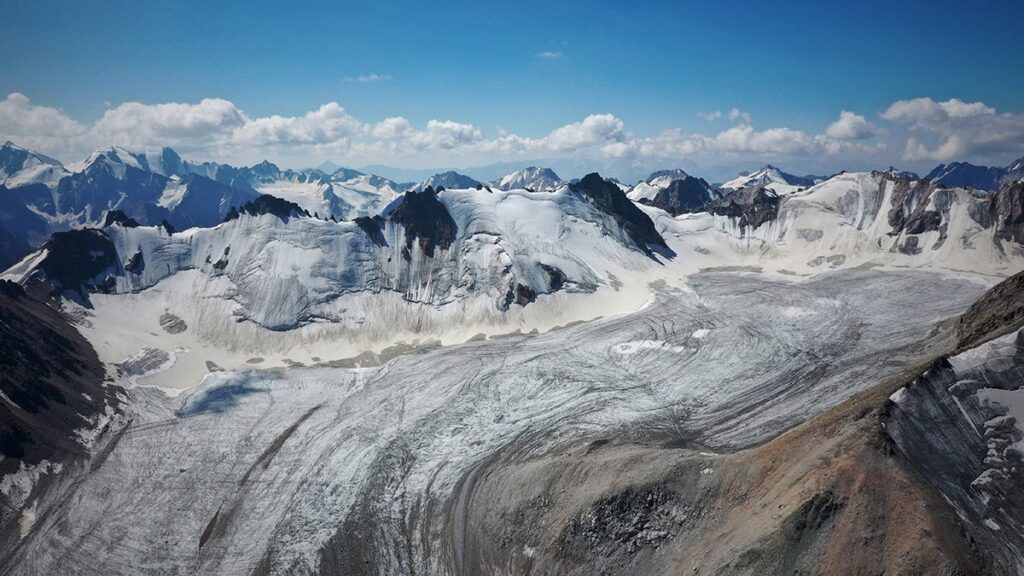 Rescue called for the Russian climber who was stuck on Mountain Peak for almost 2 weeks