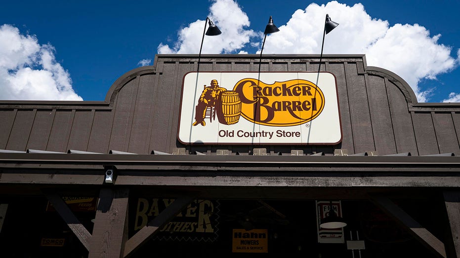 Cracker Barrel reports Q4 win results in the middle of the redesign of the logo