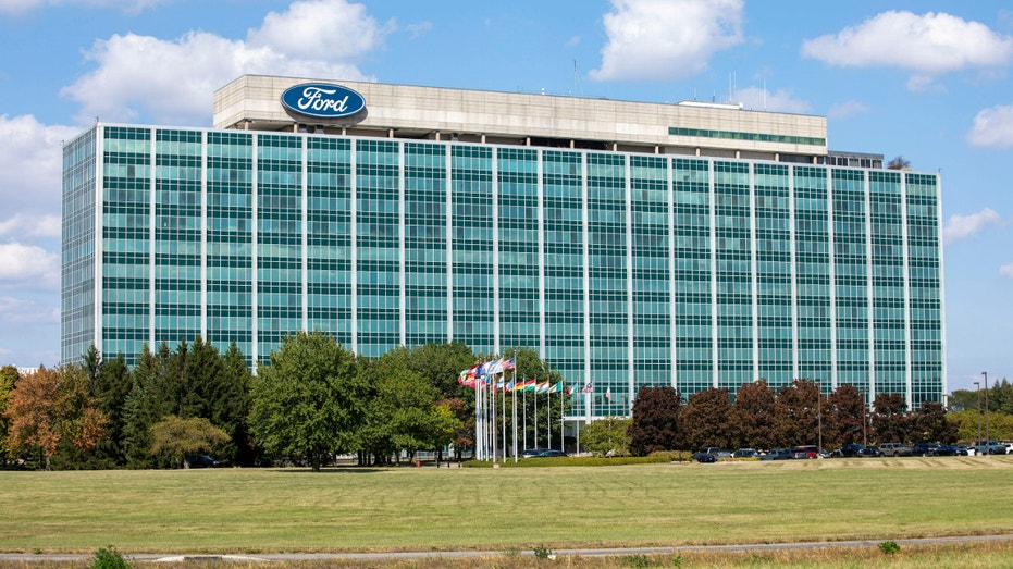 Ford to move the head office to the New Michigan building, the demolition of Glass House