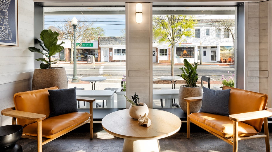 Brian Niccol, CEO of Starbucks, says that the change of the coffee chain prior to schedule