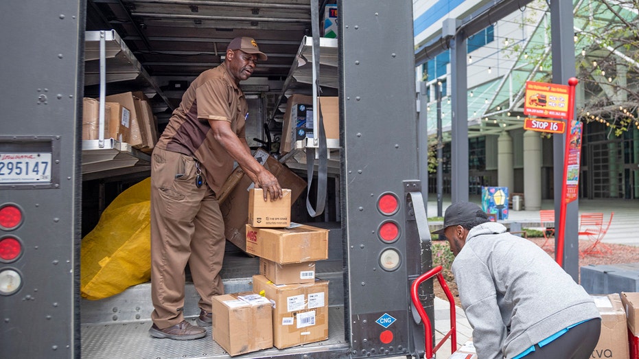 UPS may discard packages that do not comply with U.S. customs regulations
