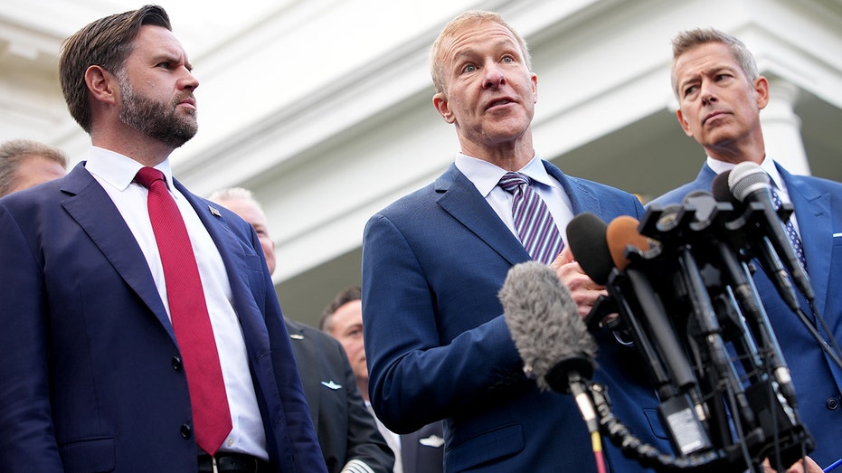 United Airlines is offering refunds to passengers during the government shutdown