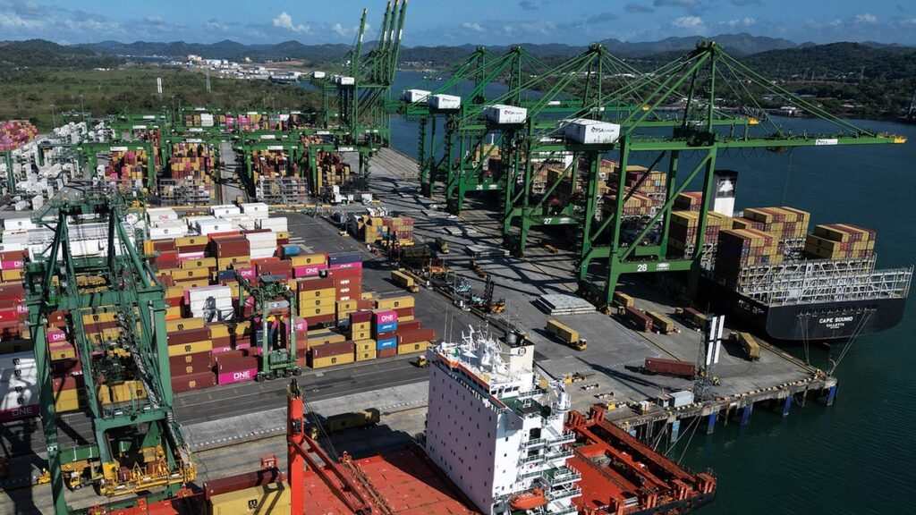 Ports on the Panama Canal remain open after the court annulled the Hong Kong company’s contract