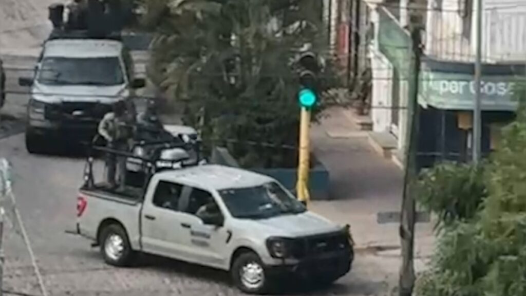 American tourists caught in cartel violence in Puerto Vallarta amid chaos