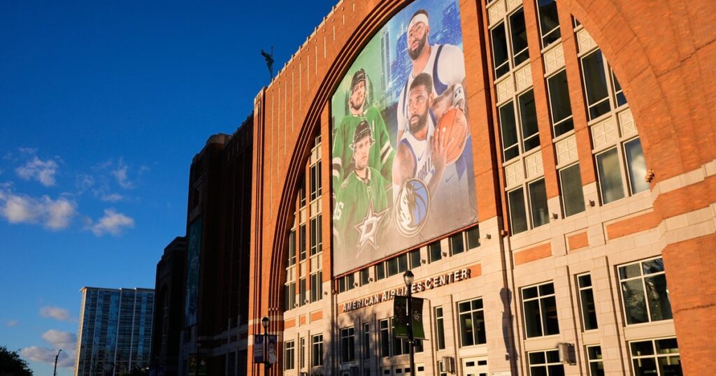 Dallas Stars Arena investigates fans’ Nazi salute during goal