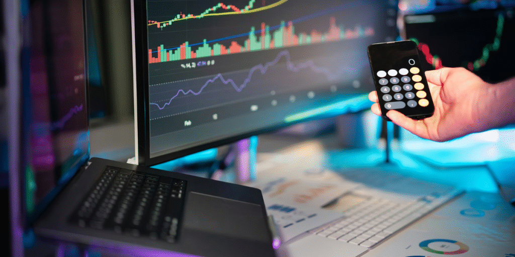 Corporate earnings and technology investments indicate steady growth in the U.S. business landscape